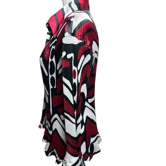Elegant Women's Red and Black Button-Down Shirt - Picture 3 of 7